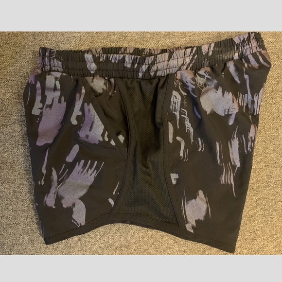 Under Armor Fly-By Printed Shorts - NWOT - Picture 4 of 7